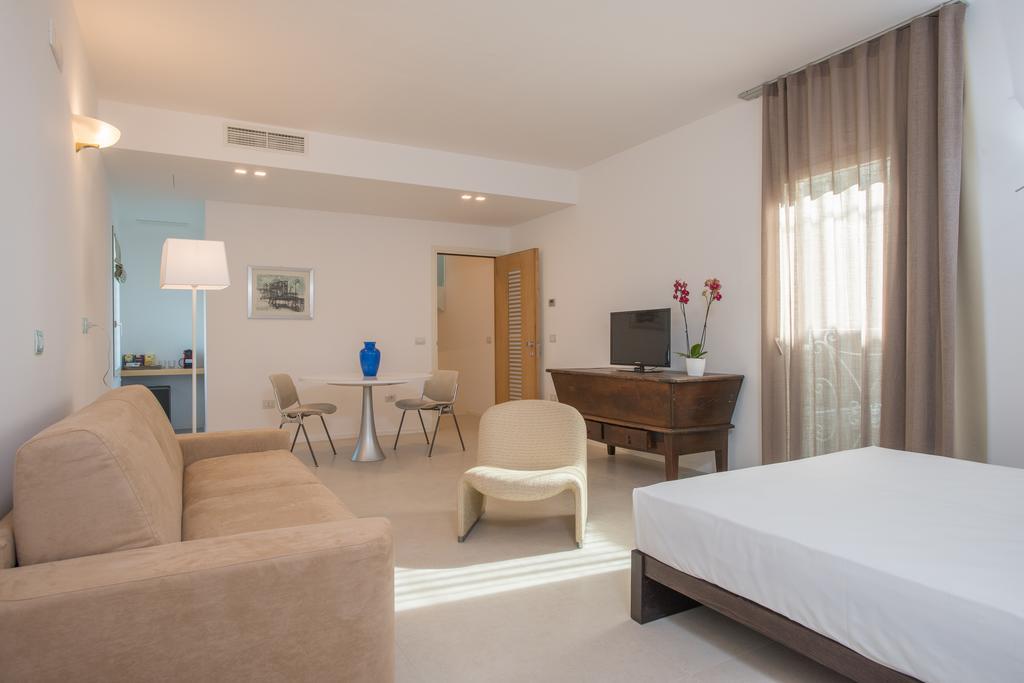 Le Bifore Charming House Lecce Zewnętrze zdjęcie